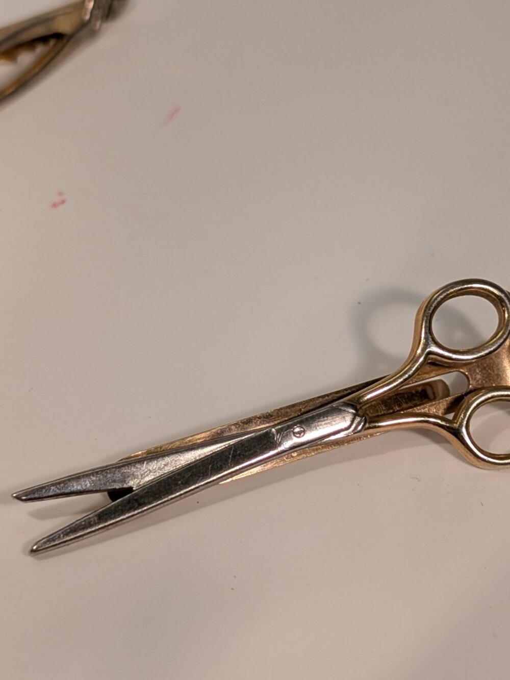 HANDYMAN 3 Tie Clips Saw Wrench Scissors/Snips (this one marked SWANK) - Picture 12 of 13